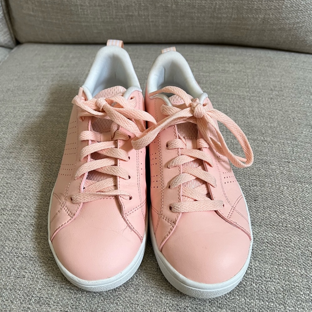 Women’s Adidas Neo